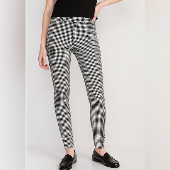 Old Navy Pants - Old Navy Pixie Skinny Ankle Pants Black and White Gingham Size 4